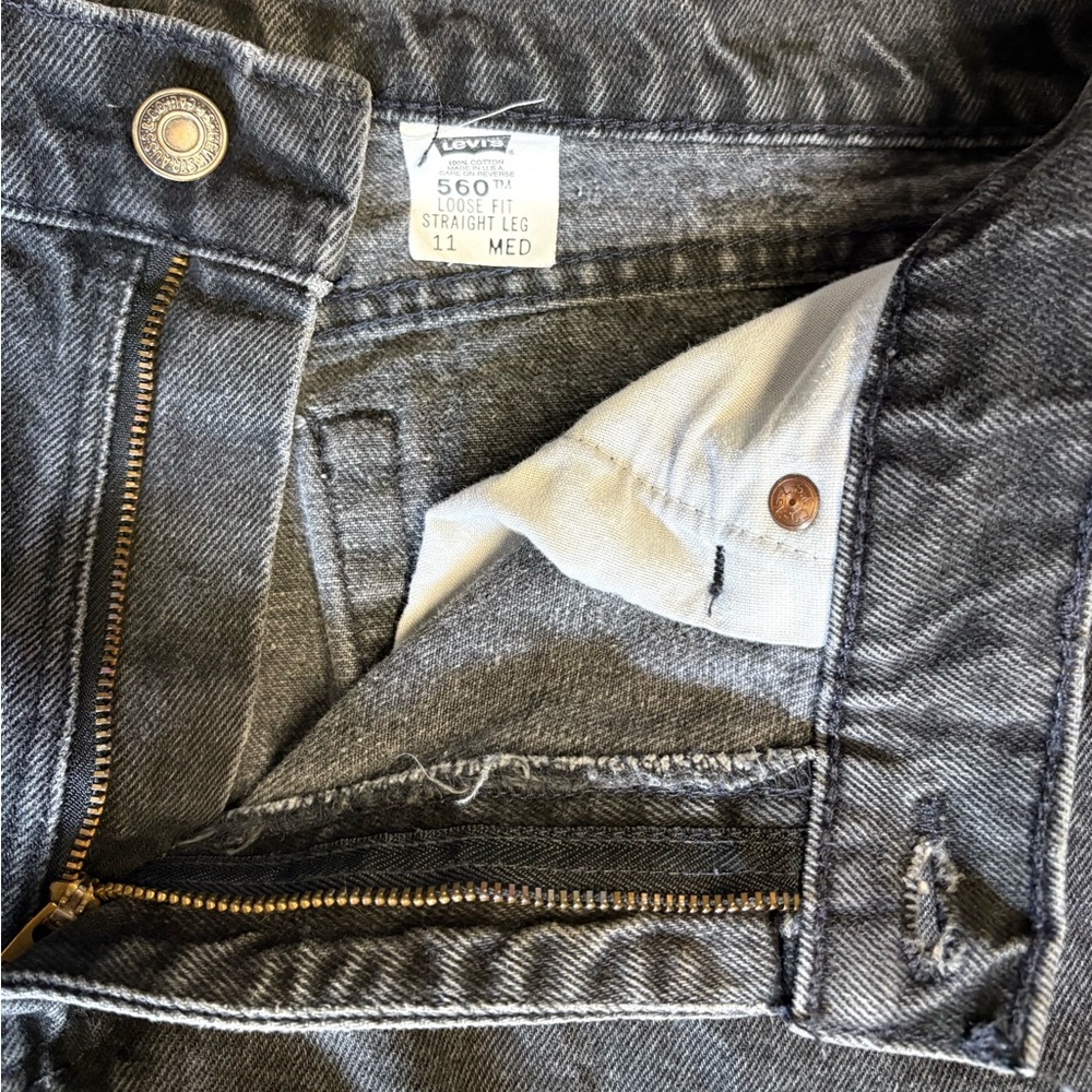 Vintage 90’s Levi’s 560 Loose Fit Straight-Leg Black Wash Jeans - Picture 3 of 10